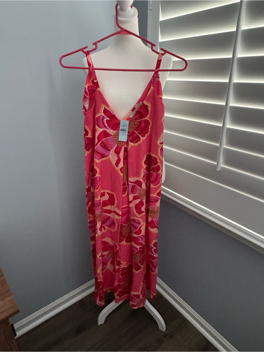 NWT LOFT Pink and Red Floral Dress Size Petite 0